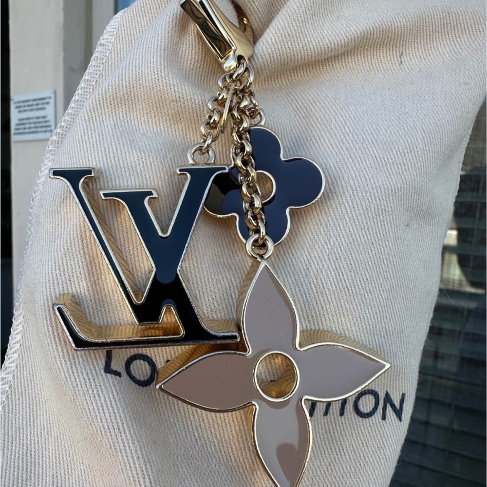 Louis Vuitton Fleur De Monogram Bag Charm - Picture 3 of 8